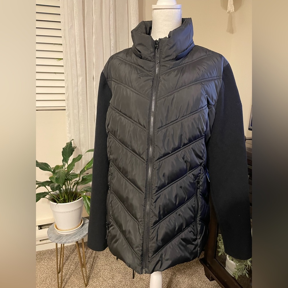 Womans XXL Nautica puffer jacket with knit sleeves.